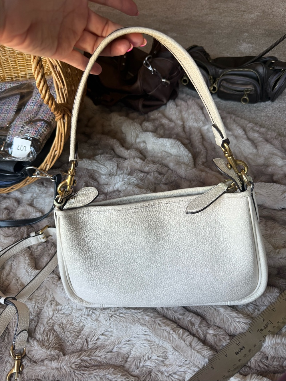 Coach Cream Pebbled Leather Shoulder Bag with Gold Hardware - Picture 3 of 7